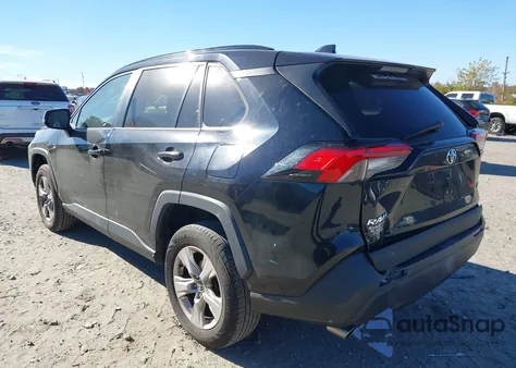 2021 Toyota Rav4 Xle z USA, uszkodzony, nr VIN 2T3W1RFV6MC095052